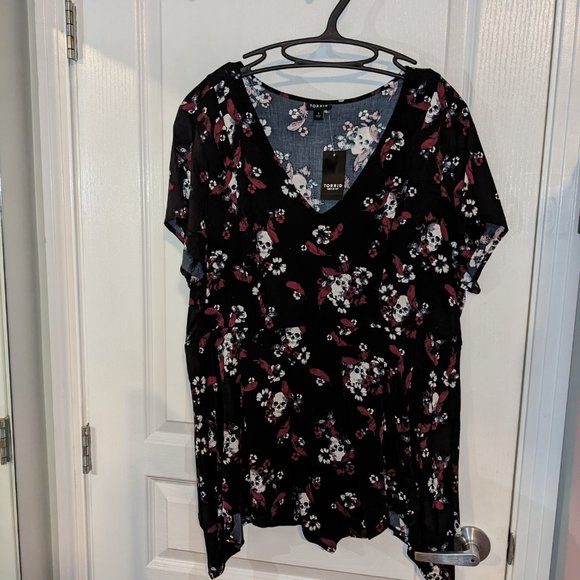 Torrid Skull Stretch Challis Babydoll Top with a Handkerchief Hem 1X BNWT - Picture 2 of 3